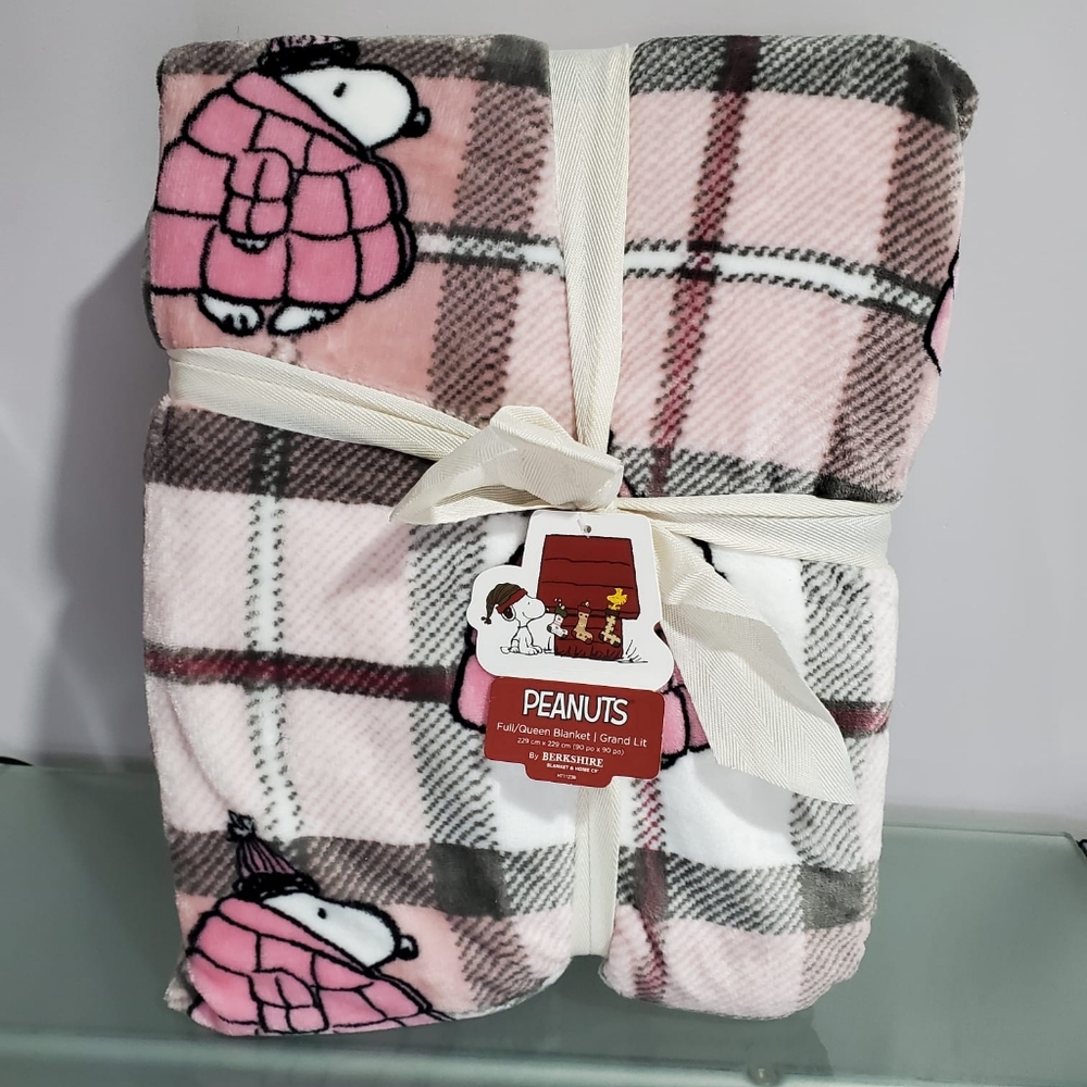 NEW HTF PInk Snoopy in a puffy pink jacket plaid